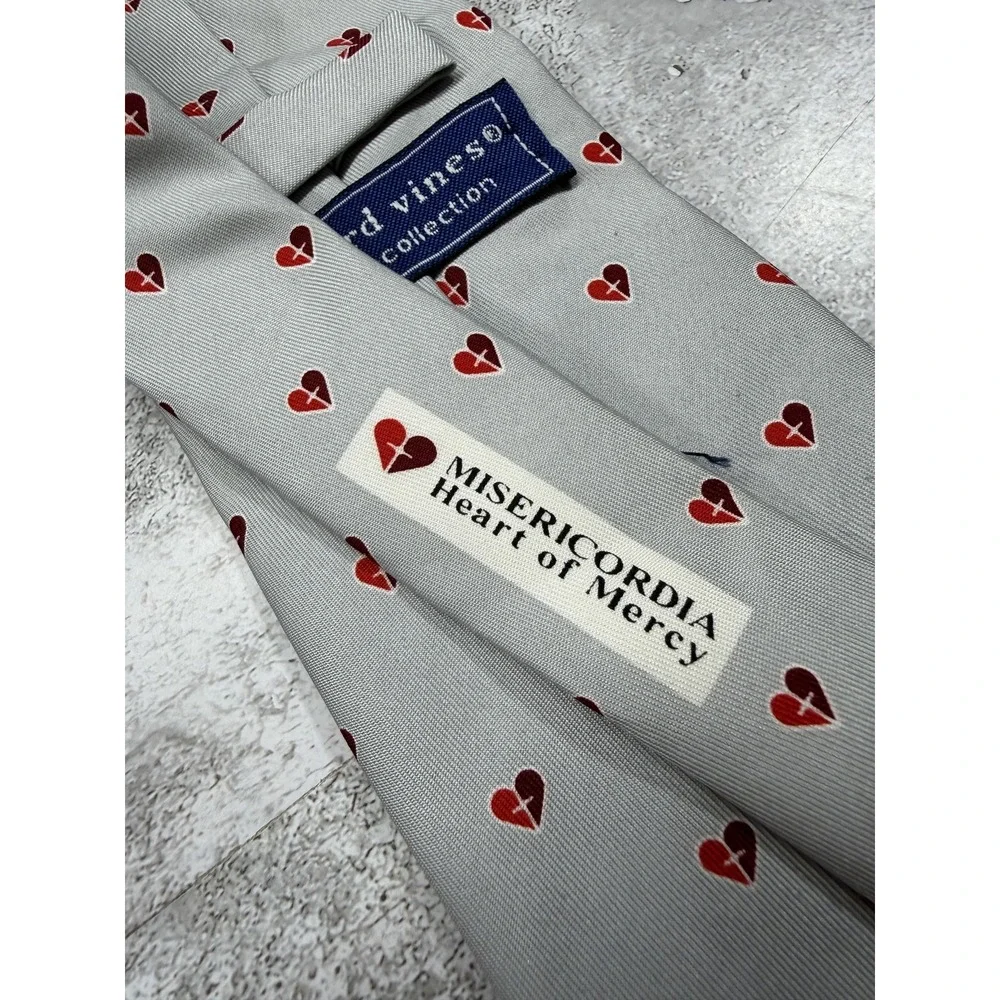 Vineyard Vines 100% Silk Tie Mens One Size‎ Gray Geometric Heart Pointed Necktie